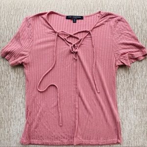 PINK CROPPED SHORT SLEEVE W/ CRISS CROSS DETAILING